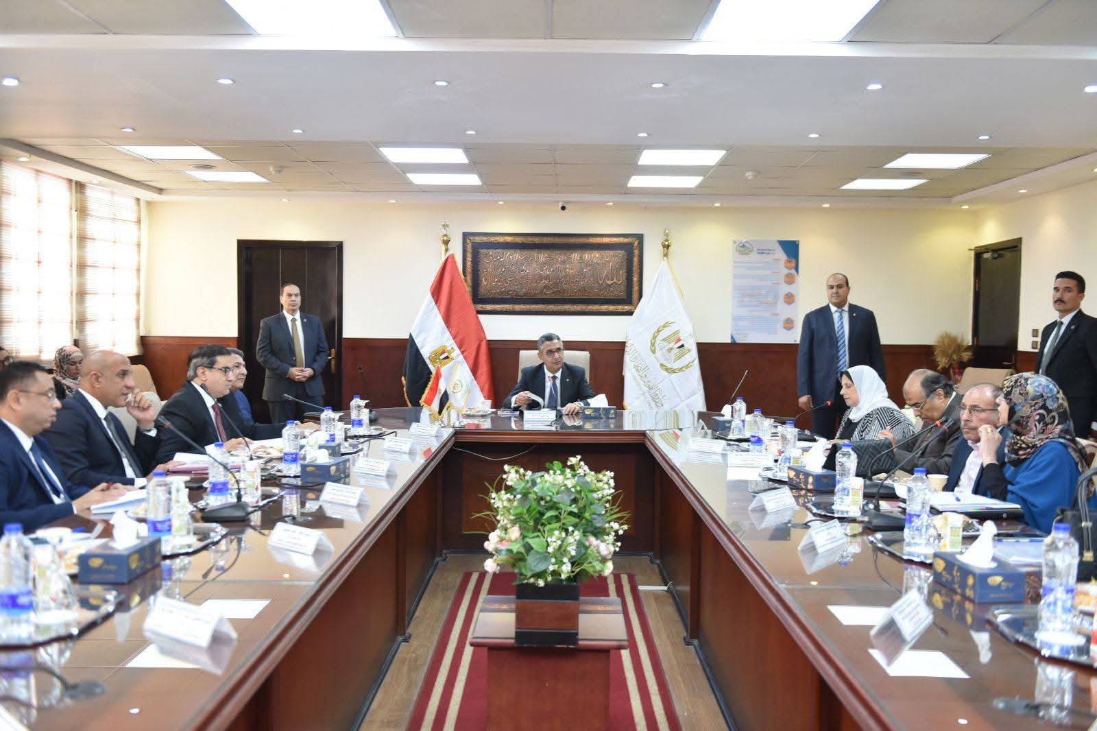 وزير التموين يبحث تعزيز ومراقبة المخزون الاستراتيجي للسلع الأساسية