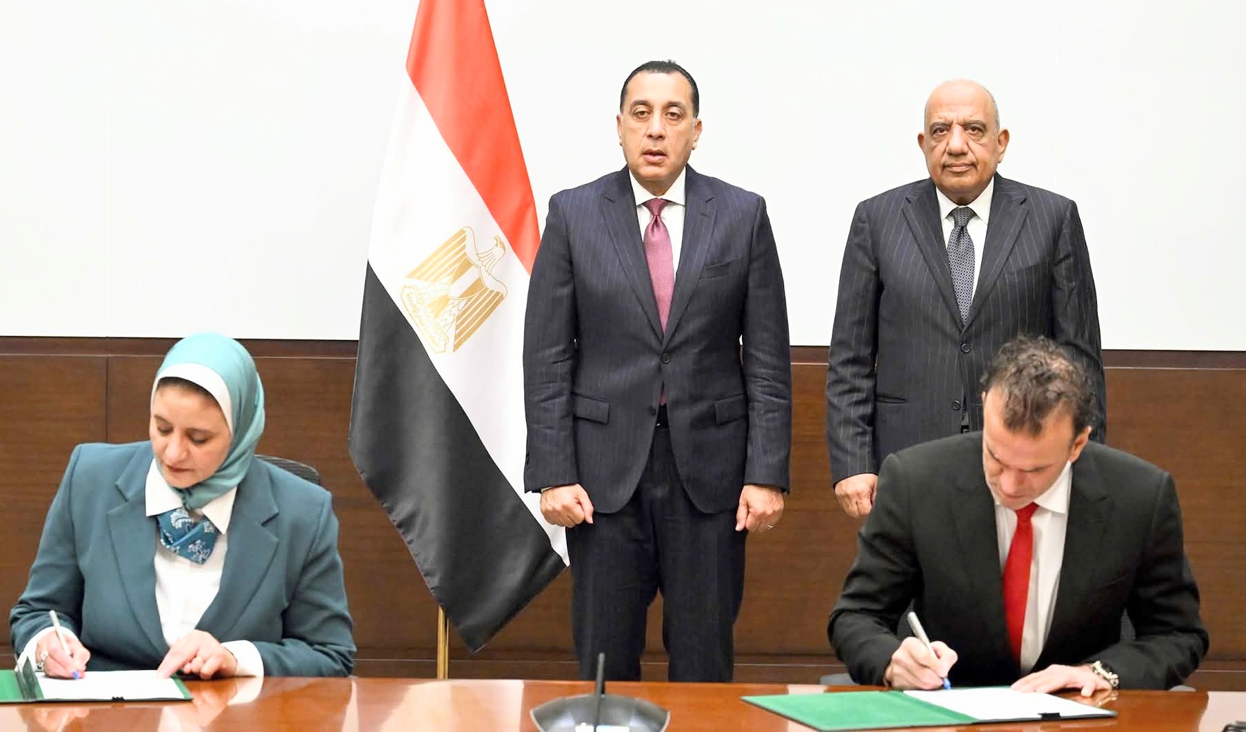 مصر توقع اتفاقية الربط الكهربائي مع أوروبا عبر إيطاليا