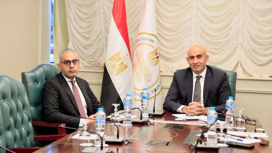 وزير التعليم يتابع انتظام العملية التعليمية مع المديريات