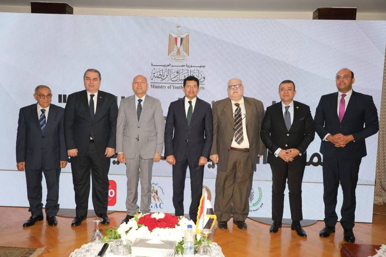 وزير الرياضة يشهد تسليم شهادة الأيزو بمركز الجزيرة