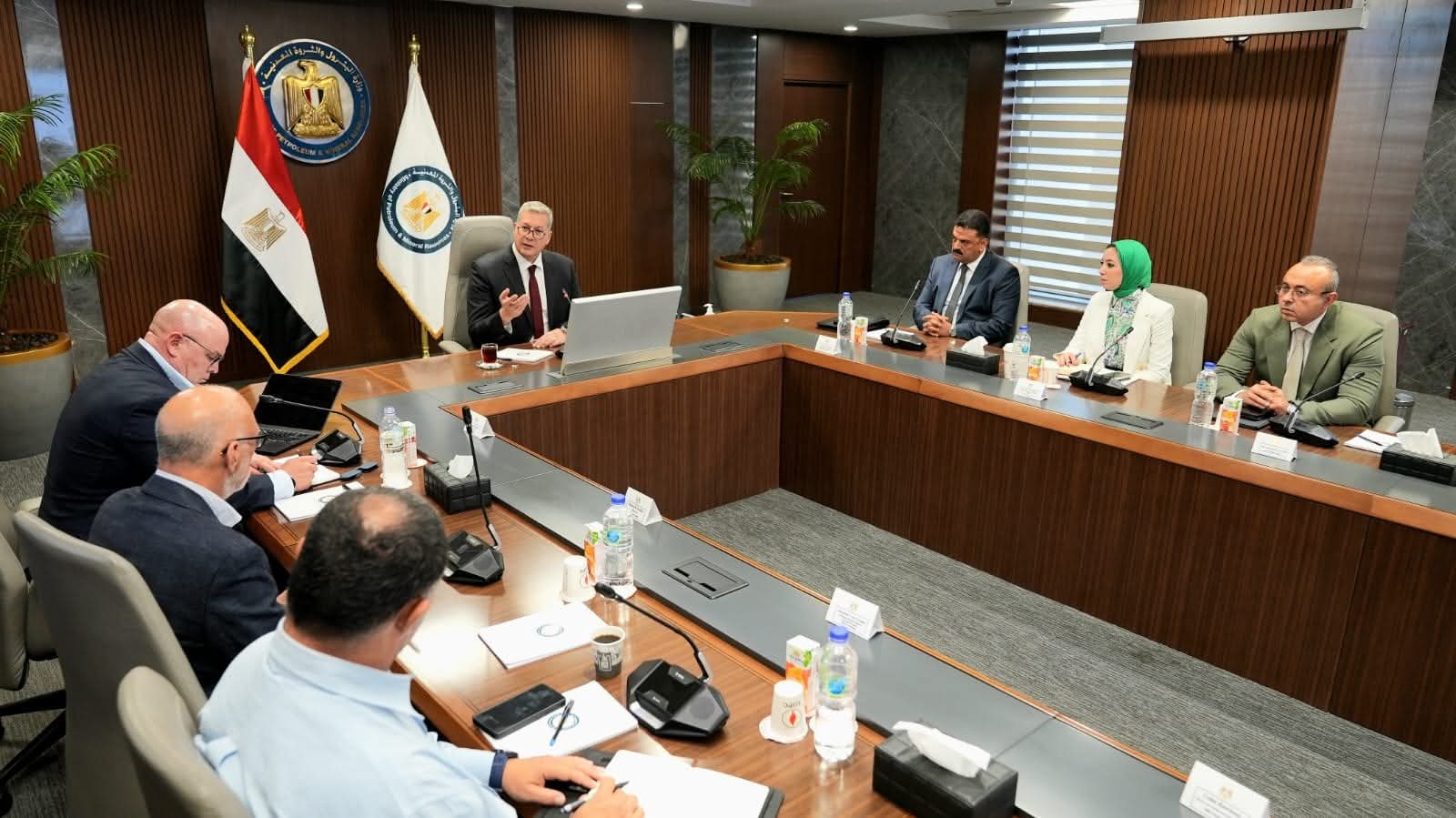 وزير البترول يبحث تعزيز الاستثمارات التعدينية الأسترالية بمصر