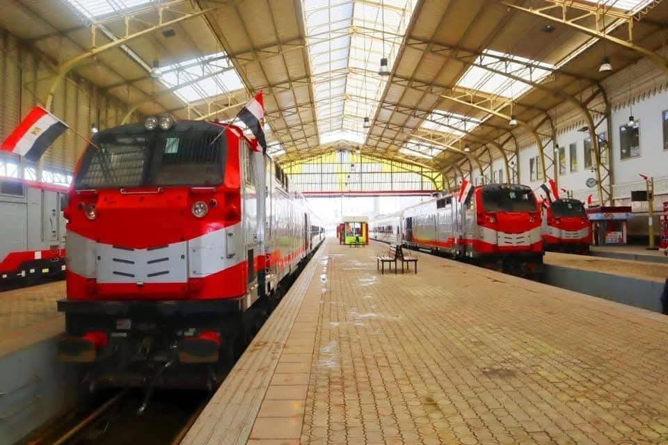 سكك حديد مصر تبدأ العمل بالتوقيت الشتوي