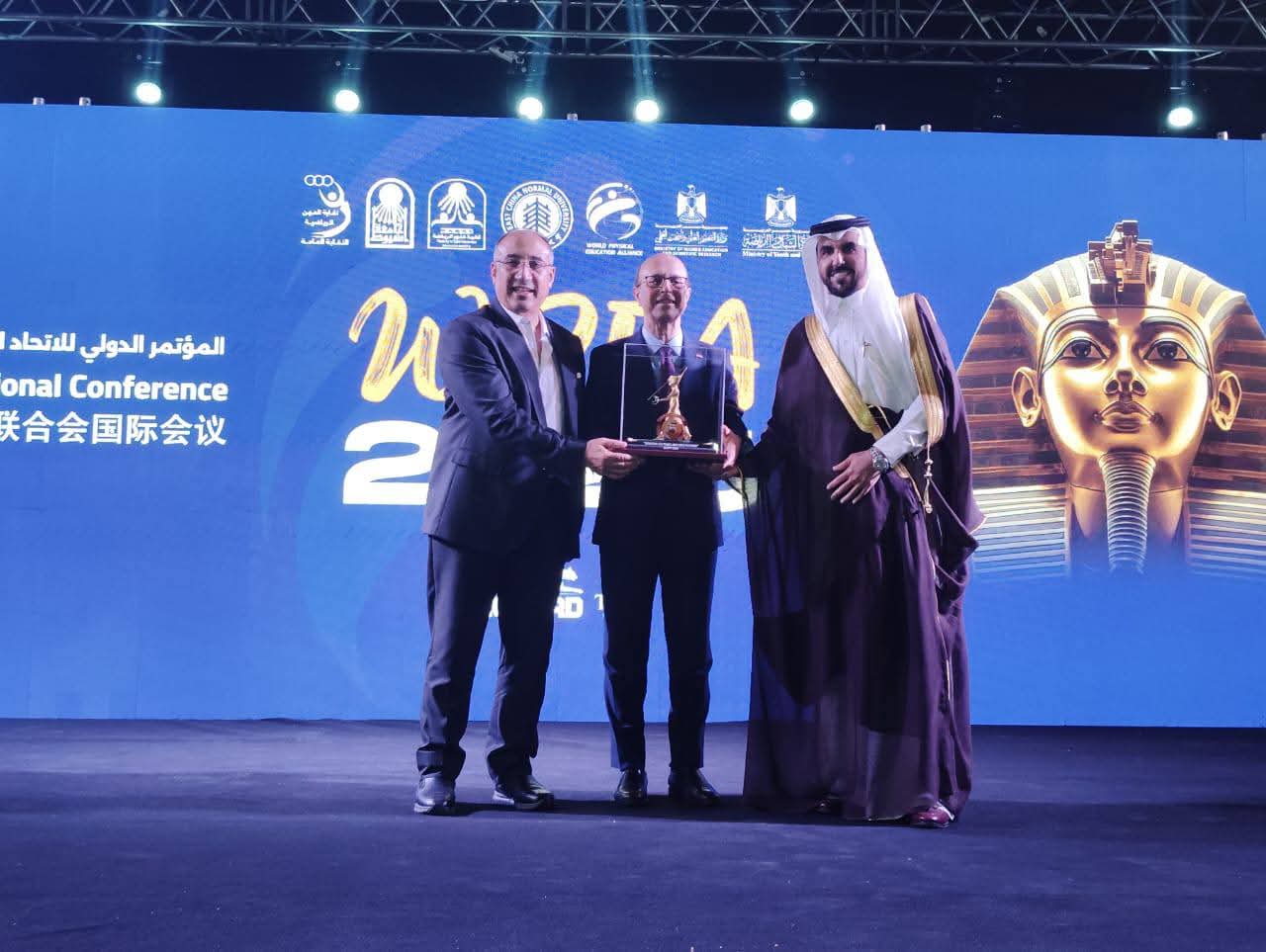 تكريم د. أحمد المنشاوي بختام مؤتمر التربية البدنية 2025