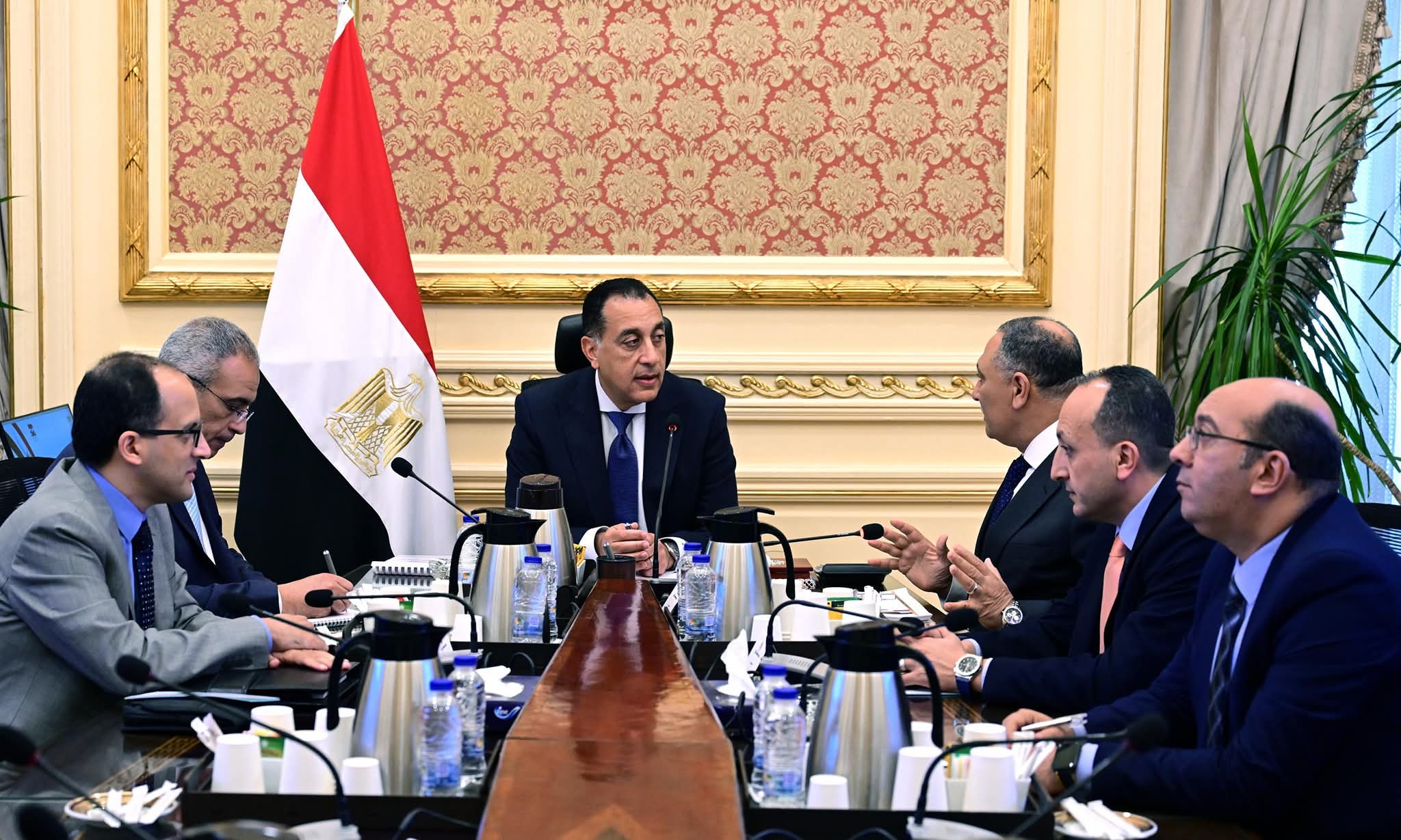 مدبولي يتابع خطط استغلال أراضي الدولة وتطوير مشروعات التحلية