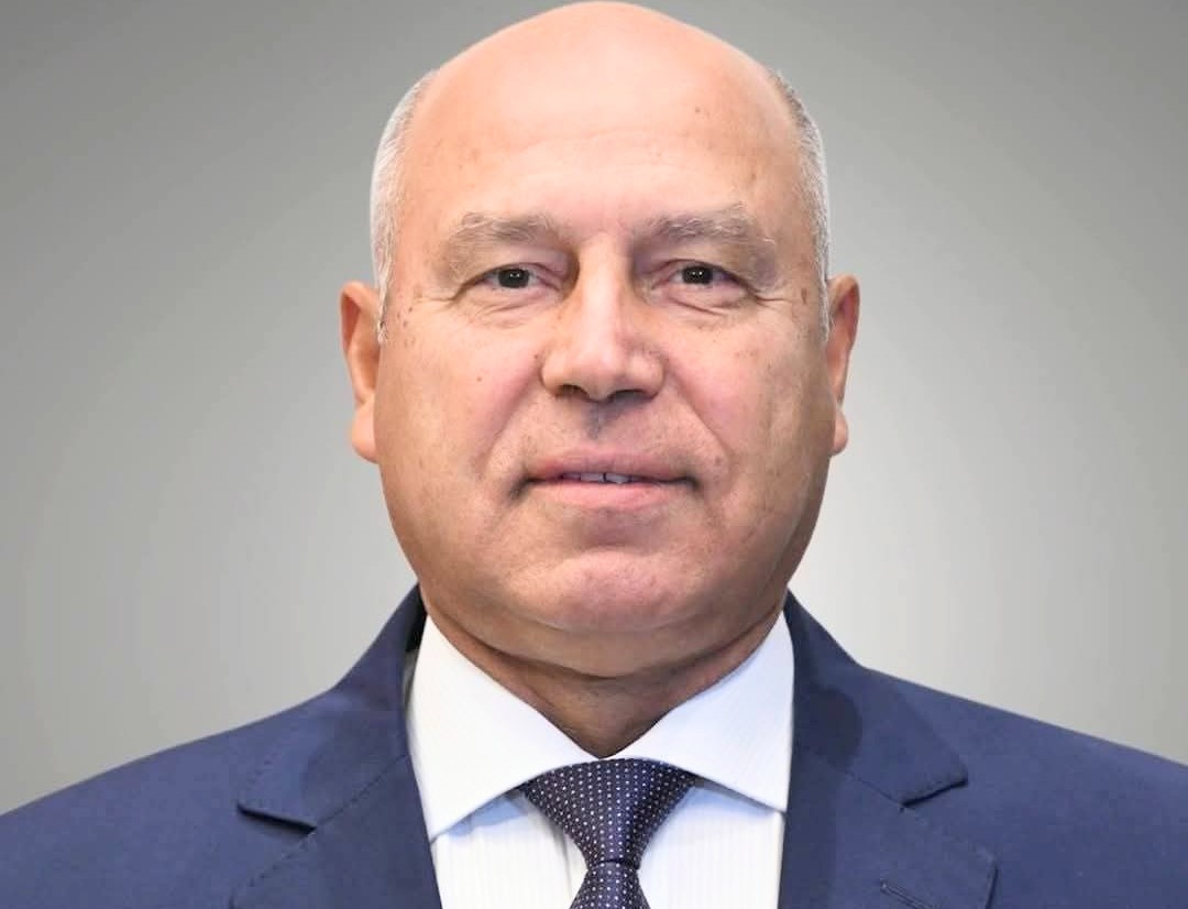 وزير النقل يستعرض استراتيجية تطوير النقل البحري أمام الرئيس السيسي