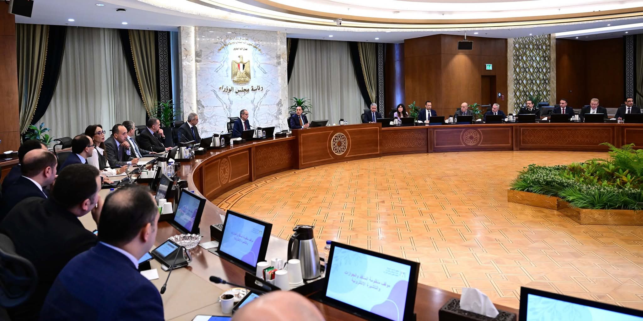 مدبولي يبحث تطبيق منظومة التأشيرة الإلكترونية لتسهيل دخول السائحين