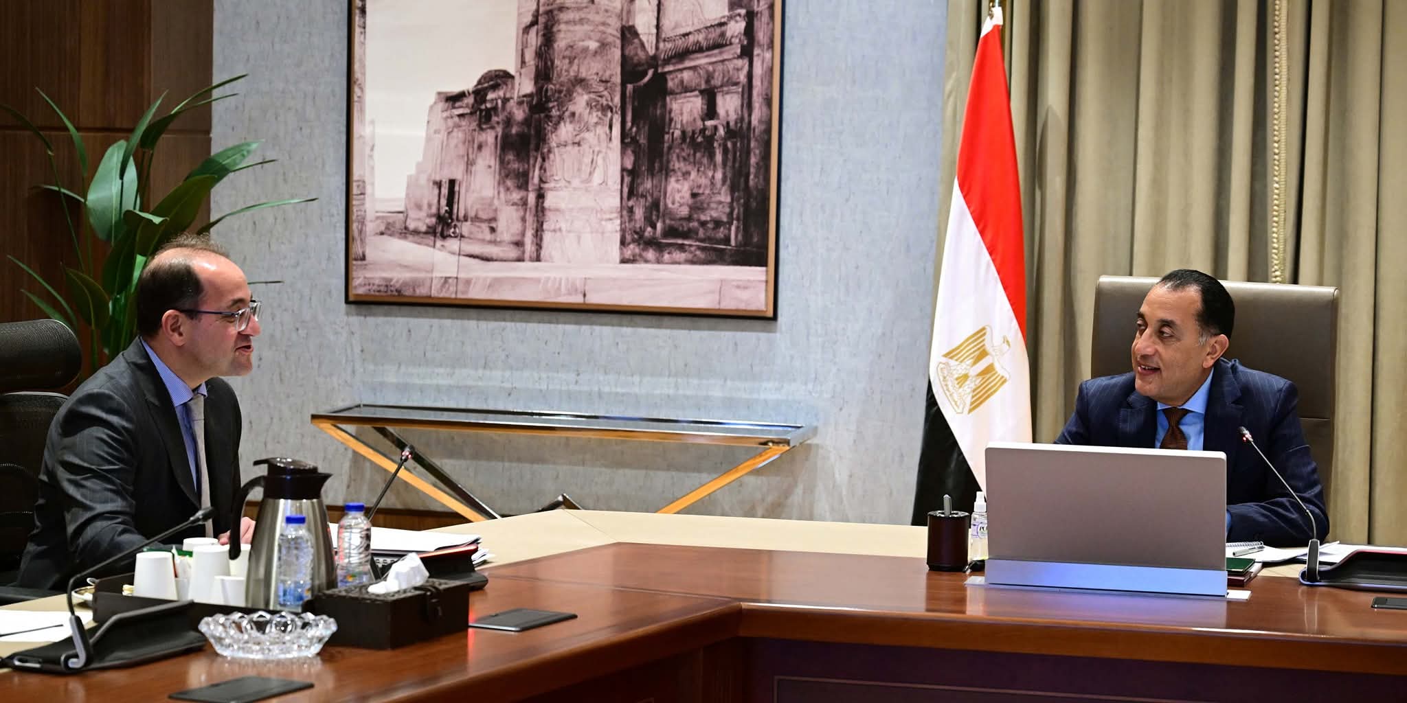 رئيس الوزراء يتابع ملفات المالية وتقدم الإصلاح الاقتصادي الشامل