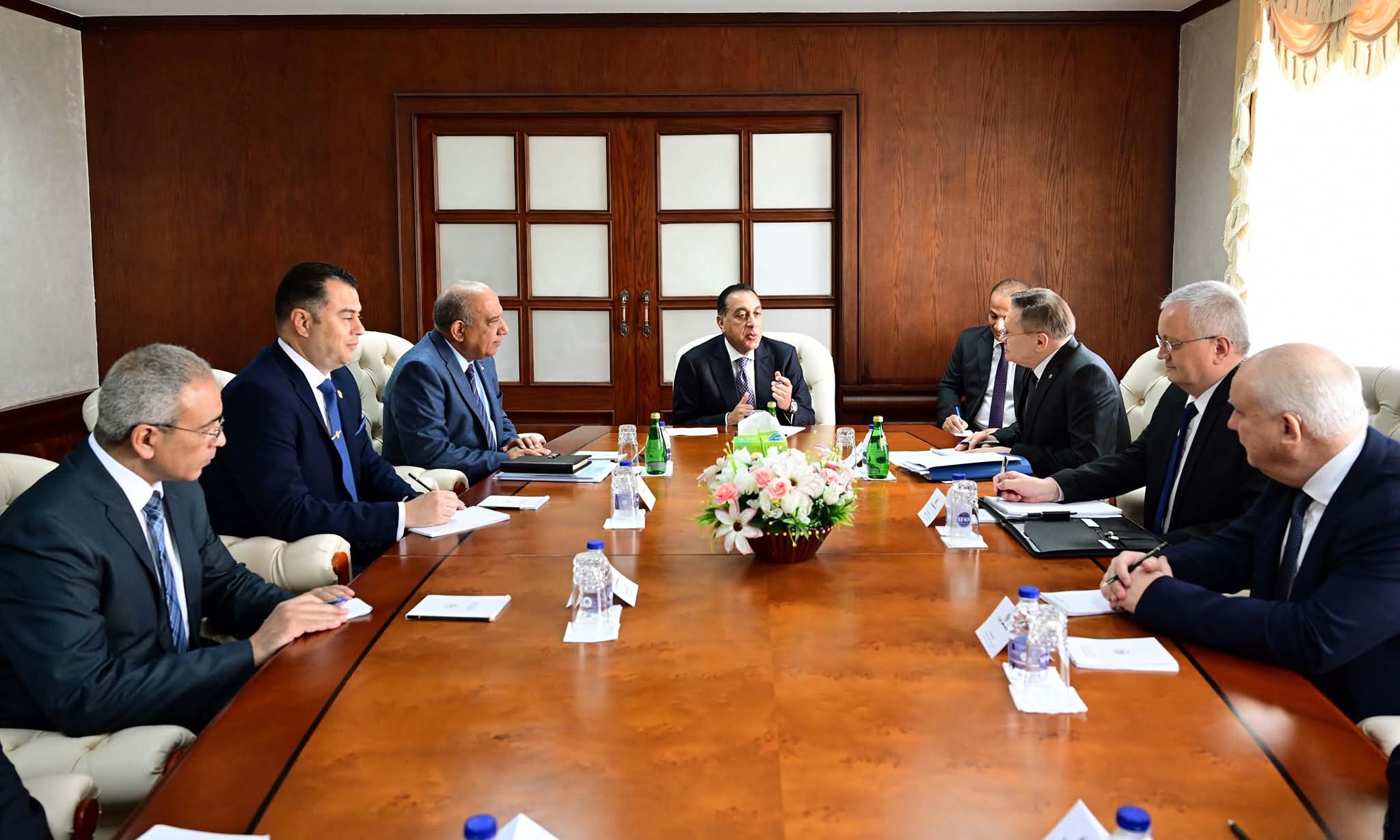 رئيس الوزراء يلتقي مدير 