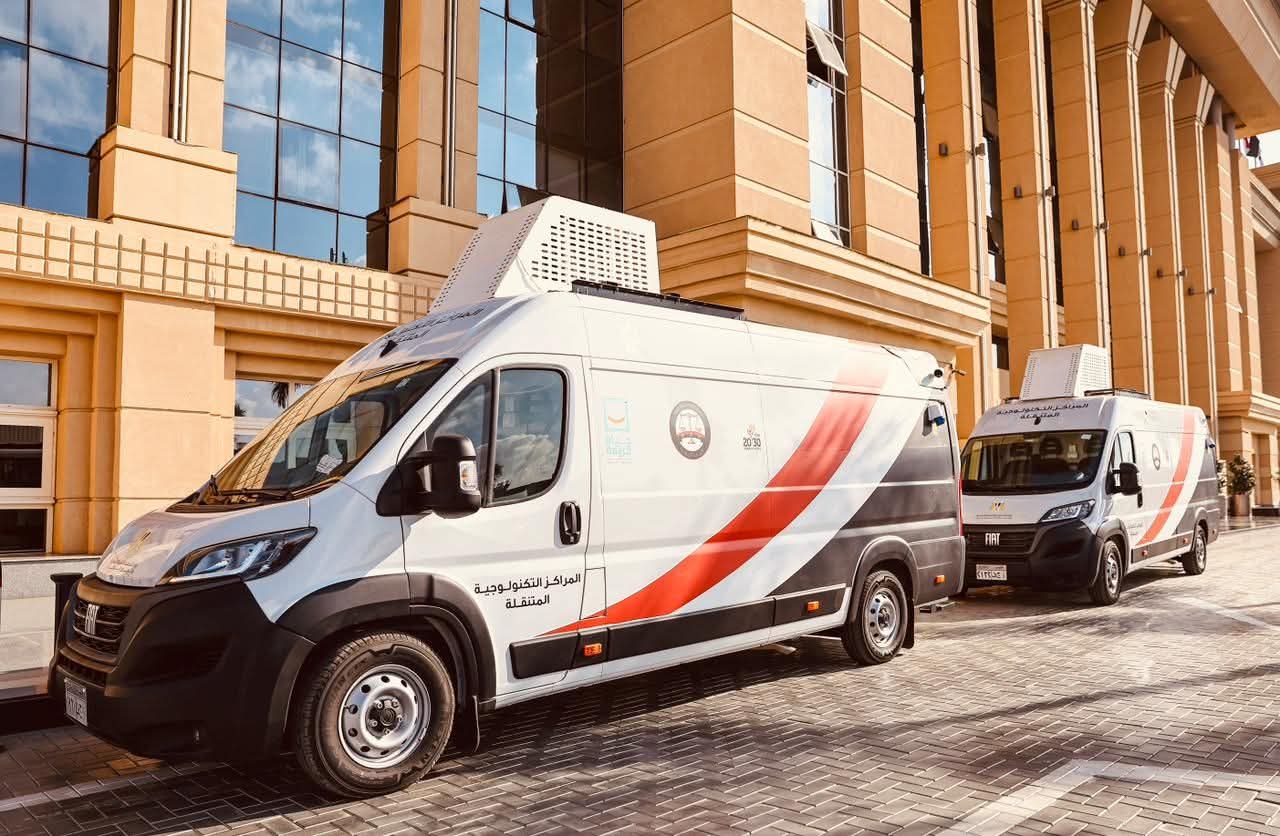 تسليم 17 سيارة متنقلة للنيابة العامة لدعم الخدمات الرقمية