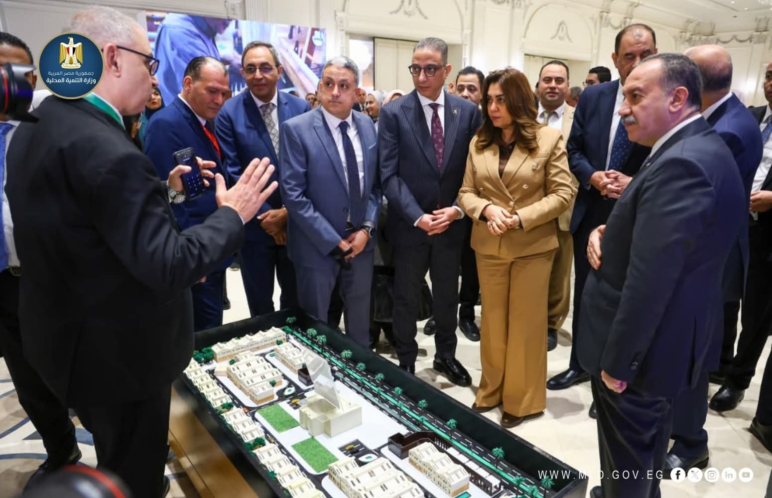 وزيرة التنمية المحلية تفتتح معرض مشروعات تنمية صعيد مصر