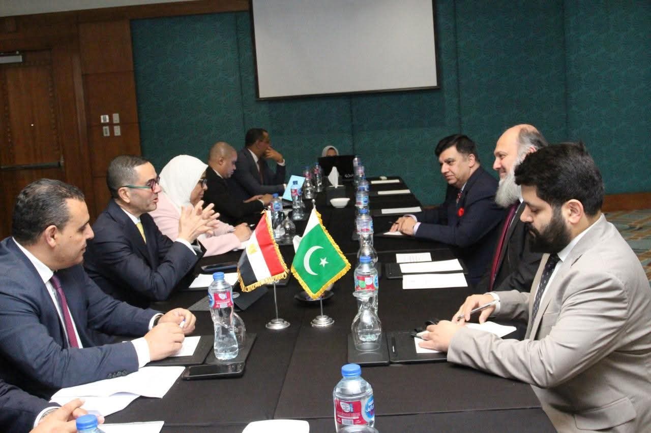 وزير الاستثمار يبحث تعزيز الشراكة الاقتصادية بين مصر وباكستان