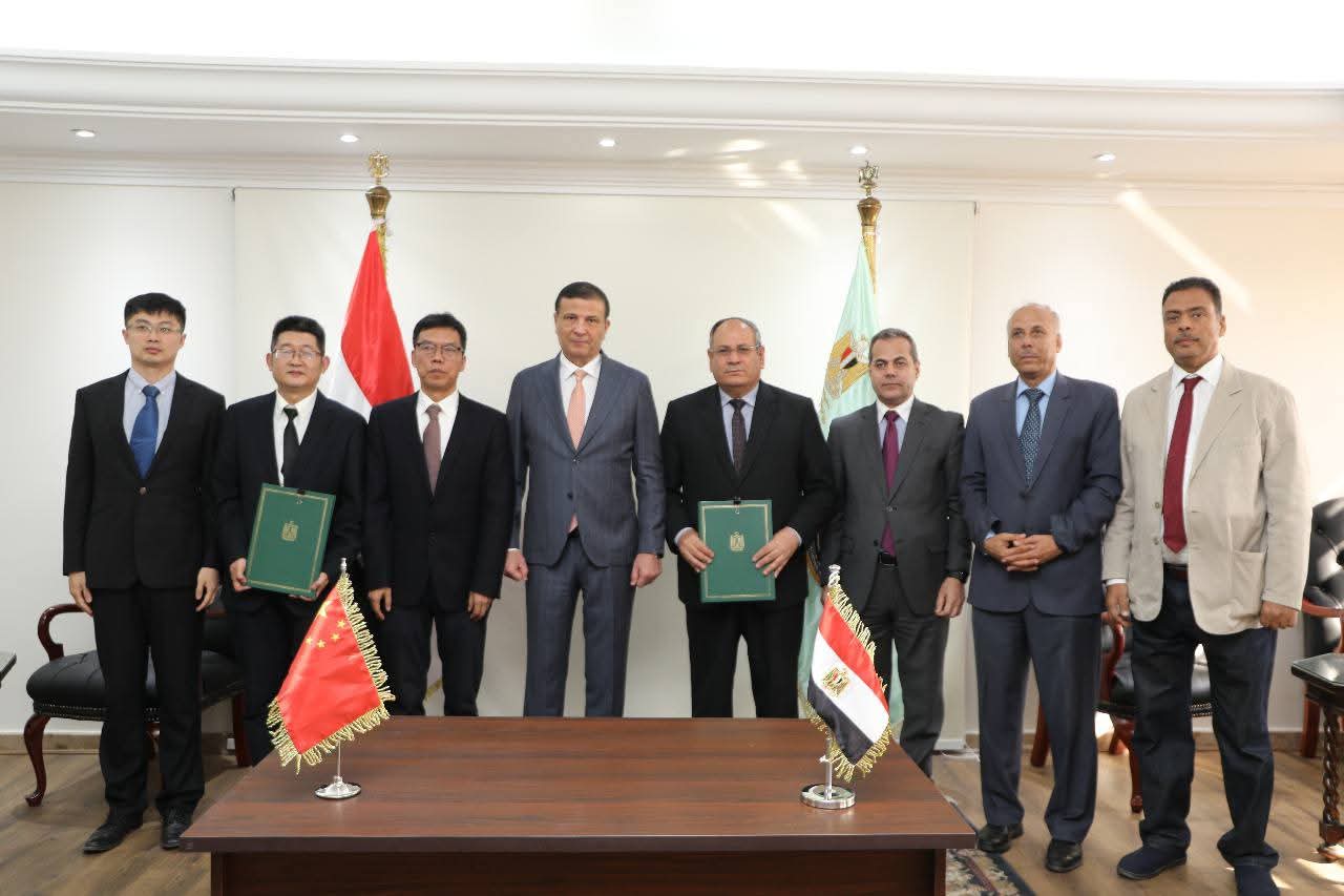 وزير الزراعة يشهد توقيع مذكرة تفاهم للتعاون العلمى مع الصين