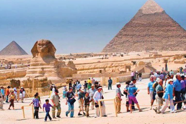 فيتش: مصر تتجه لإيرادات سياحية قياسية 17.8 مليار دولار