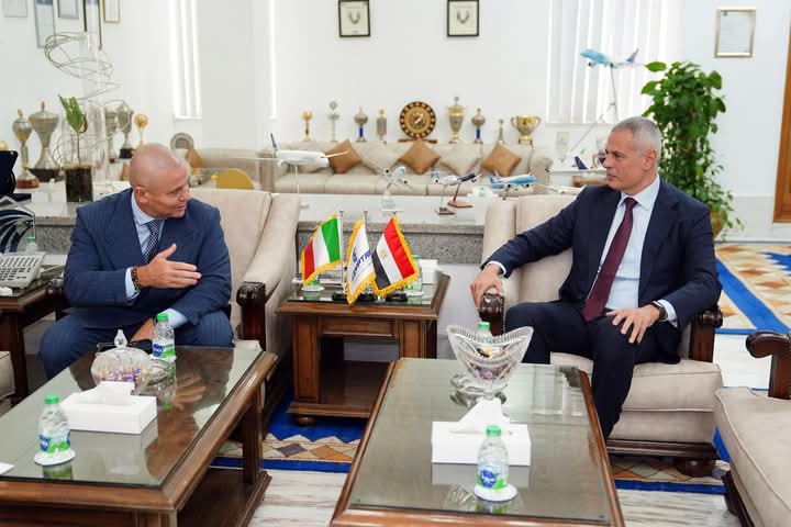 مصر للطيران تبحث مع إيطاليا توسيع الرحلات وتعزيز التعاون الجوي 