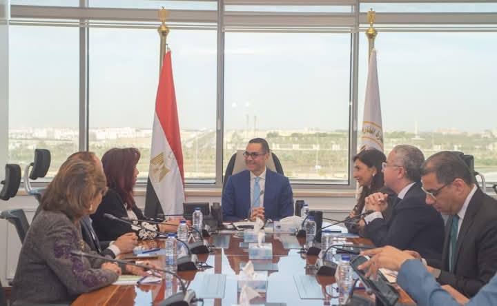 وزير الاستثمار يبحث تعزيز التعاون مع اتحاد المستثمرات العرب