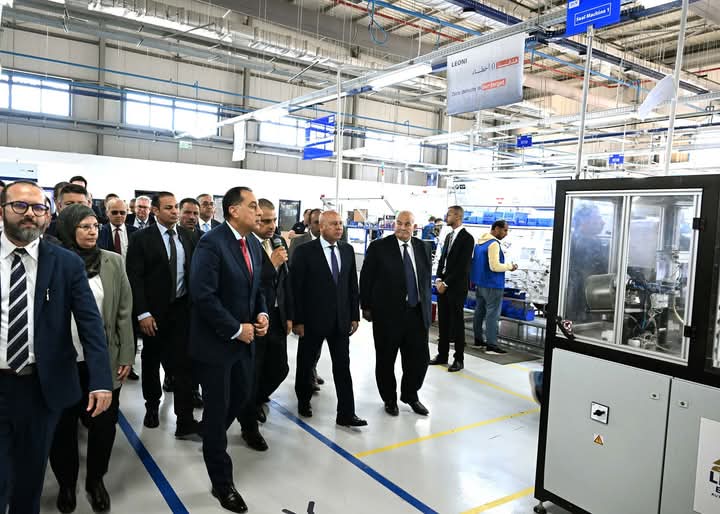 مدبولي يفتتح مصنعًا للضفائر الكهربائية ويقود توجهًا لتوطين مكوّنات السيارات