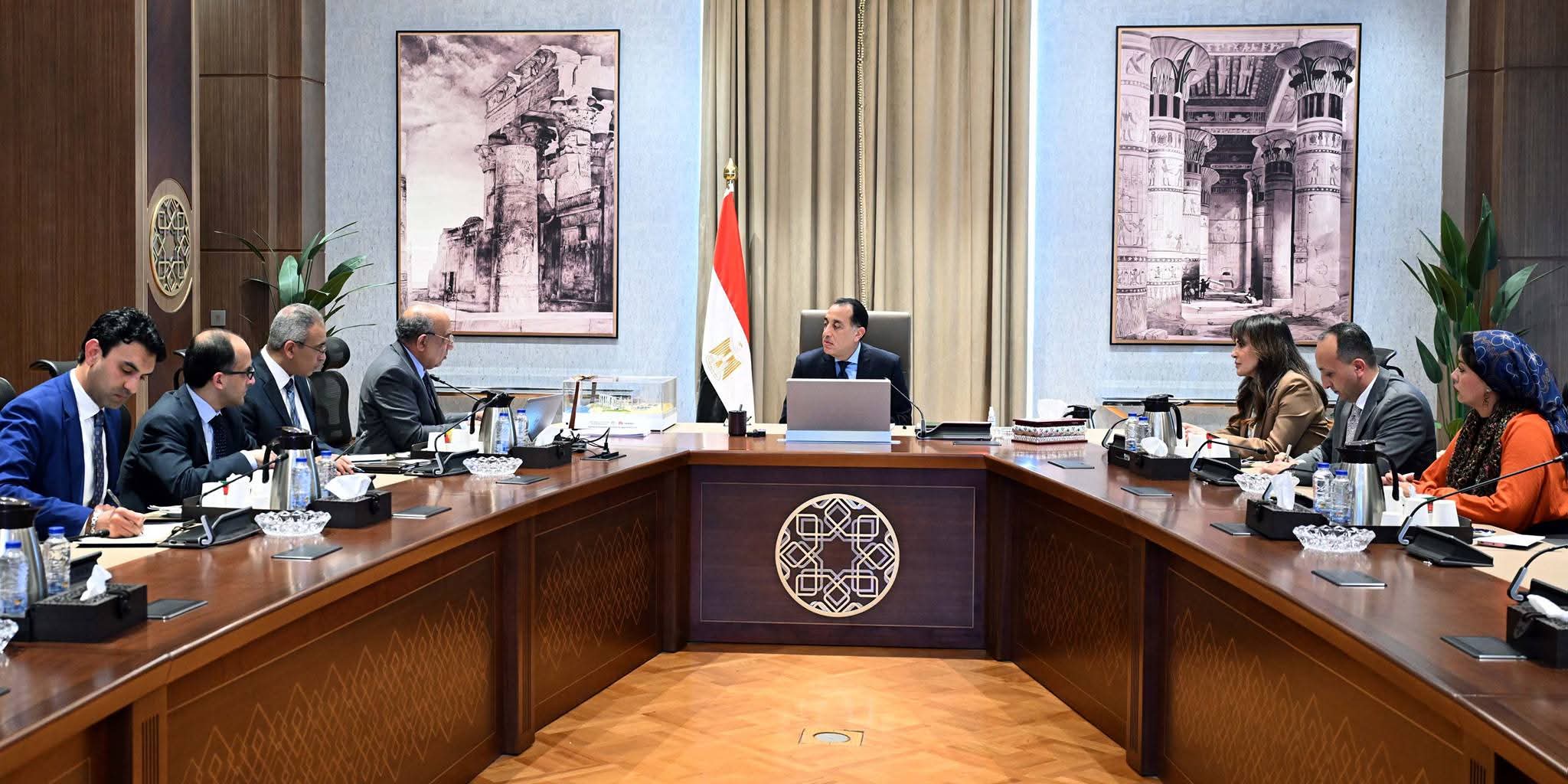 مدبولي يؤكد تسريع التحول للطاقة المتجددة ودعم الشبكة القومية