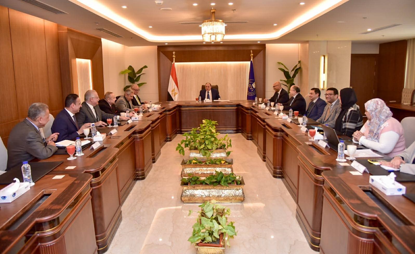 شراكة بين هيئة الدواء وغرفة الصناعة لرفع تنافسية الدواء المصري