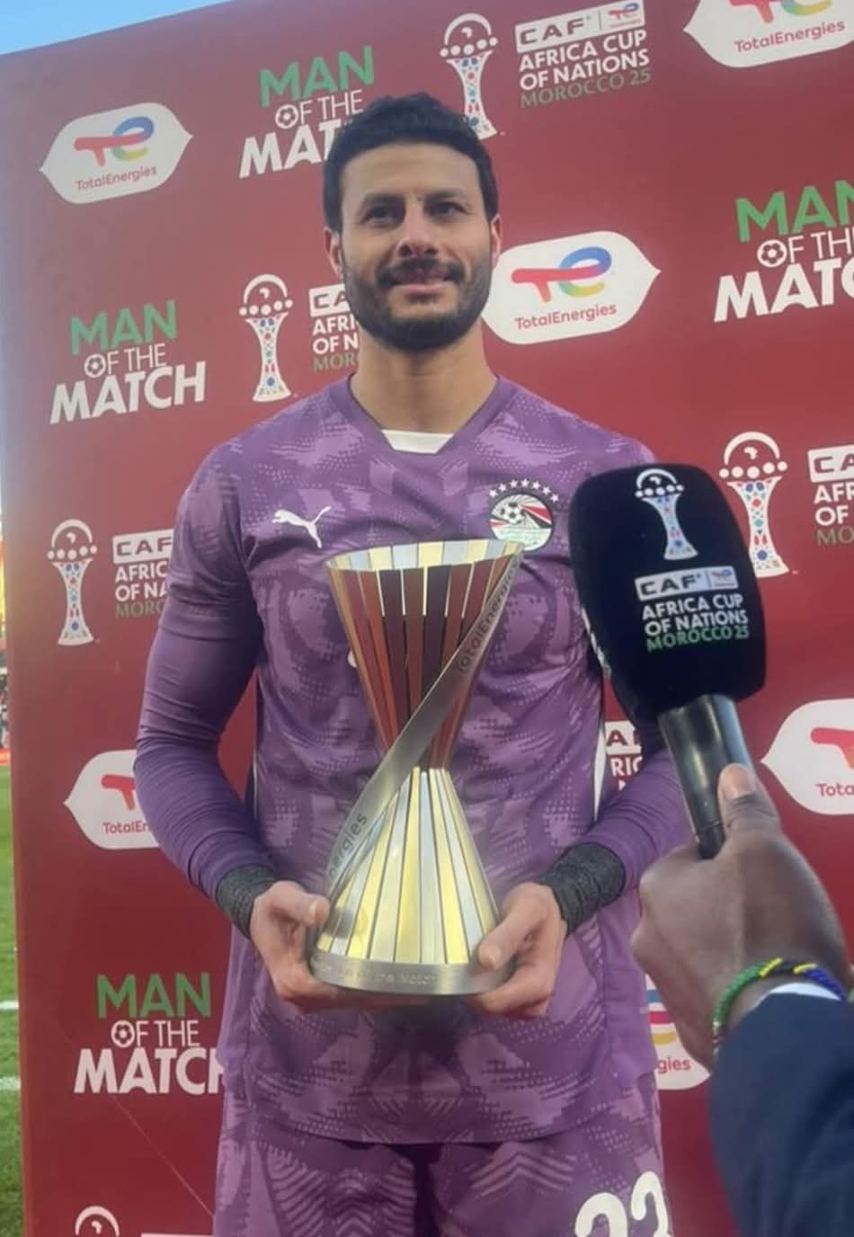 الكاف يختار محمد الشناوي أفضل حارس بدور المجموعات بأمم افريقيا 