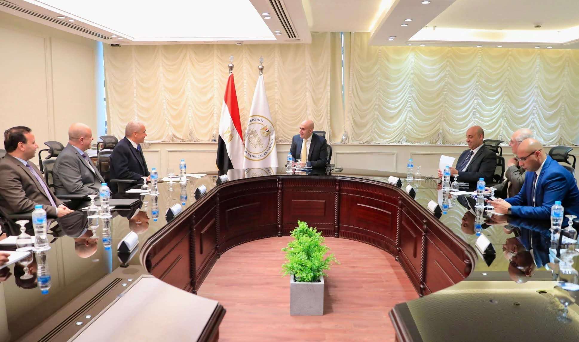 شراكة تعليمية صناعية لتطوير التعليم الفني وربطه بسوق العمل