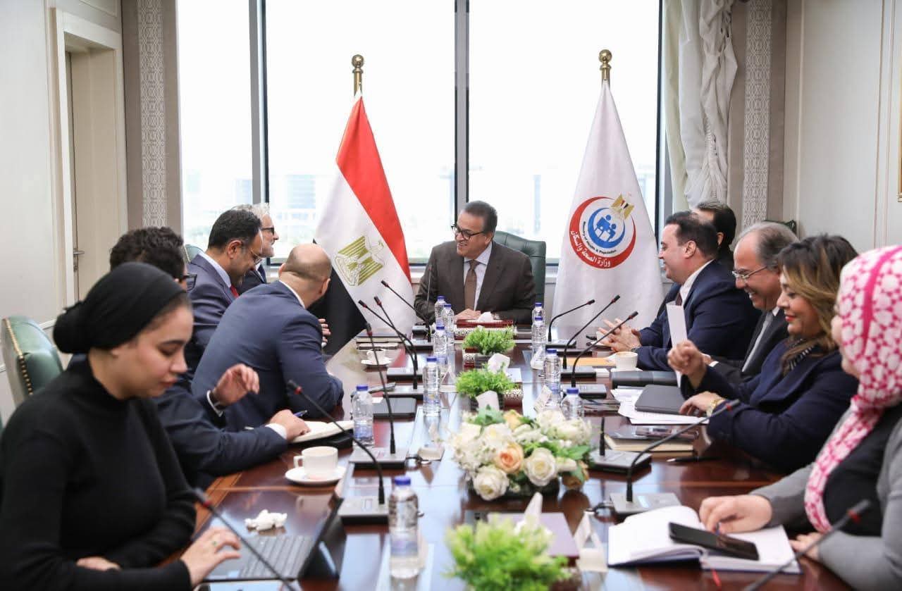 وزير الصحةيبحث مع فيلبس توطين صناعة أجهزة الأشعة بمصر