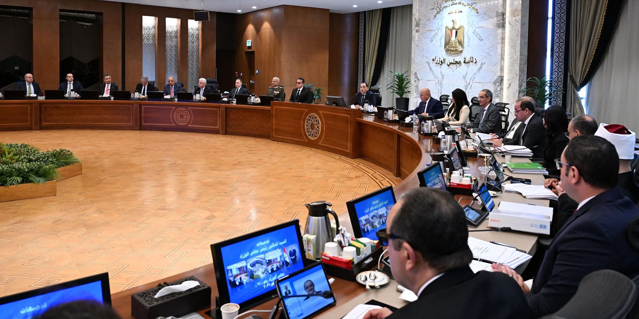 مجلس الوزراء يقر حزمة قرارات لدعم التنمية والاستقرار الاجتماعي