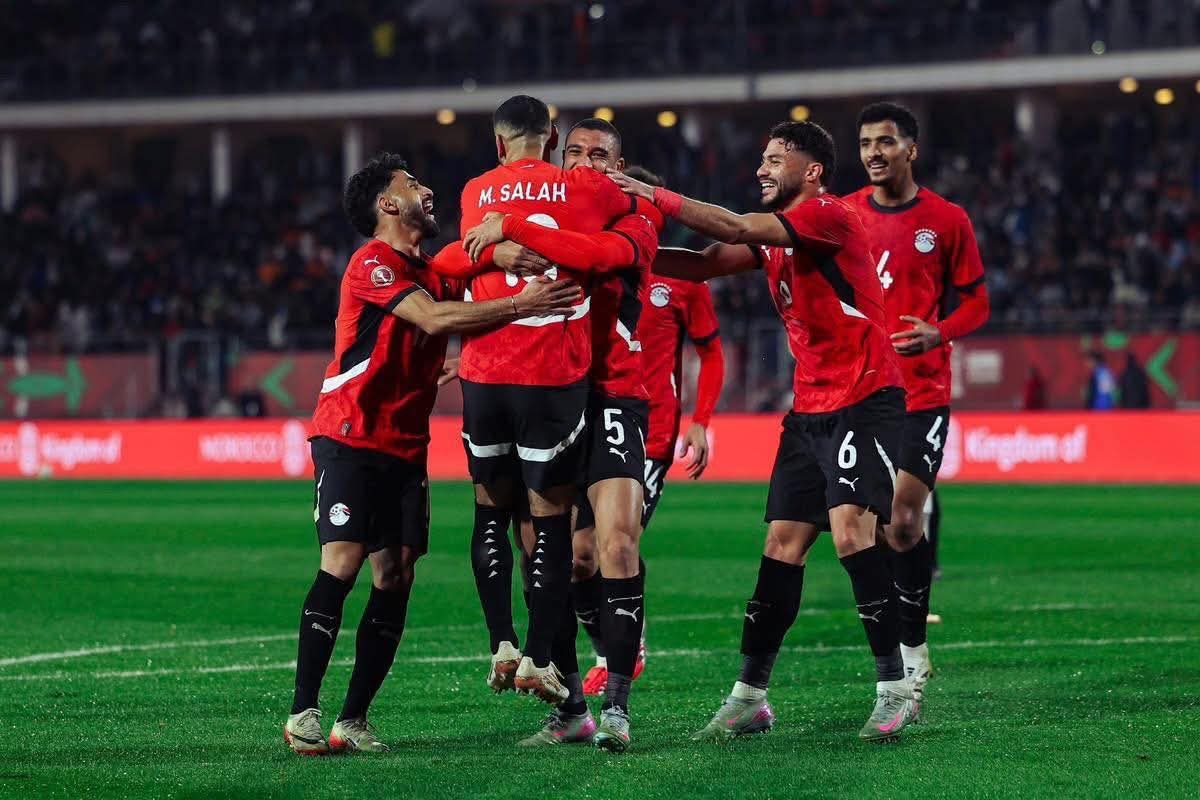 مصر تفوز على كوت ديفوار بثلاثية مرموش وصلاح وربيعة 