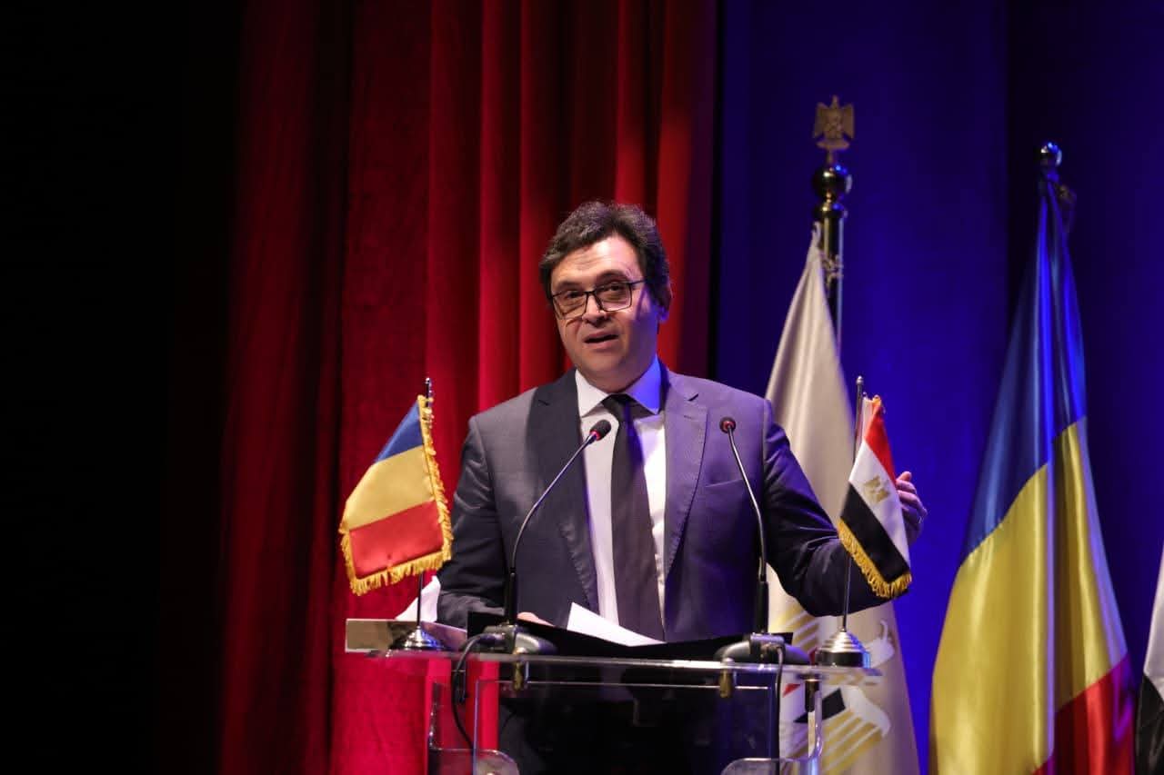 وزير الثقافة يعلن أكبر دورة في تاريخ معرض الكتاب