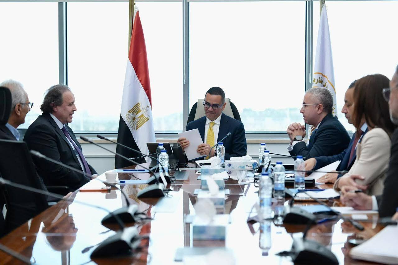 وزير الاستثمار يبحث توسيع استثمارات Brandix في صناعة الملابس الجاهزة بمصر