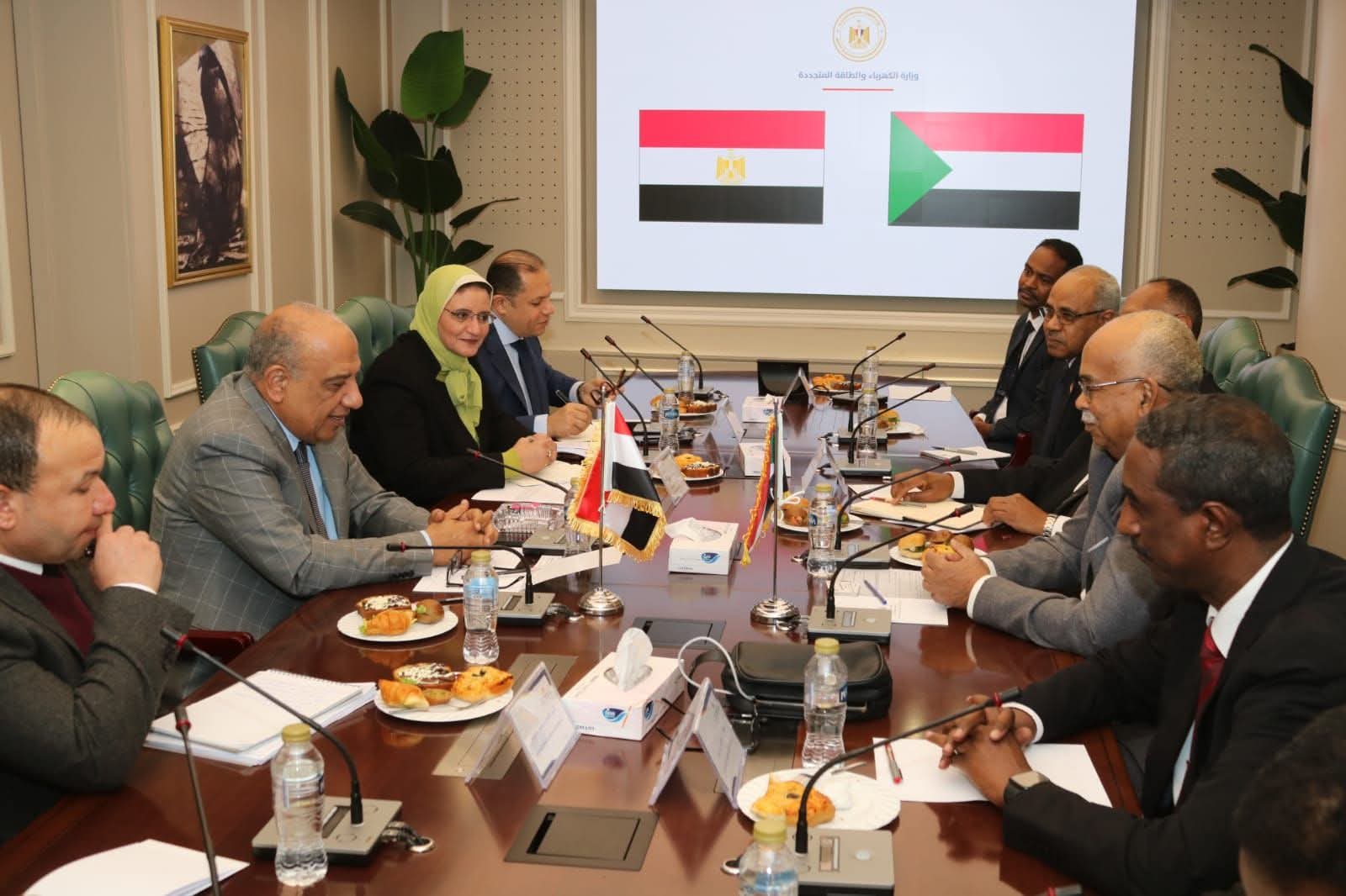 مصر والسودان يعززان التعاون الكهربائي ودعم إعادة بناء الطاقة