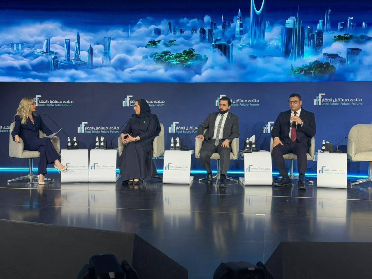 وزير الإسكان يستعرض رؤية مصر وفرص الاستثمار العقاري بالرياض