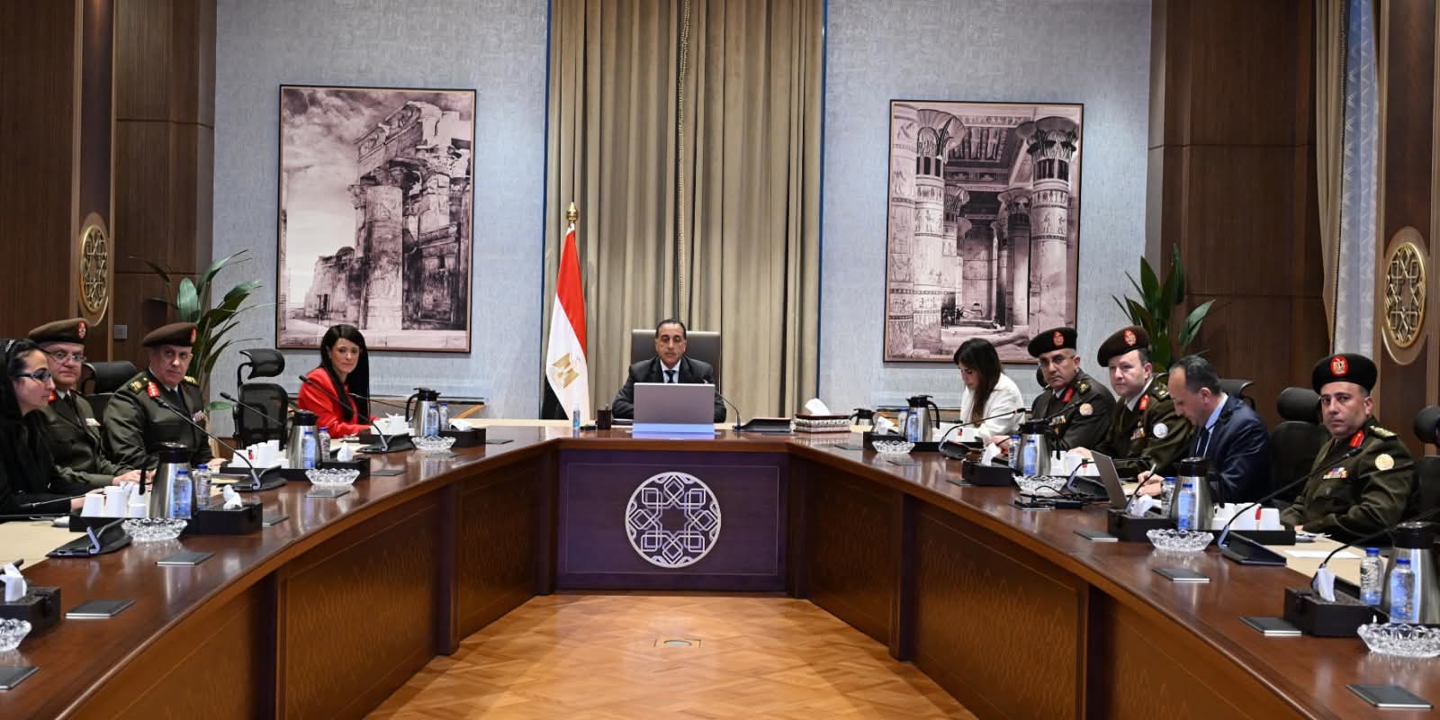 رئيس الوزراء يتابع مشروعات الهيئة الهندسية لدعم التنمية والخدمات