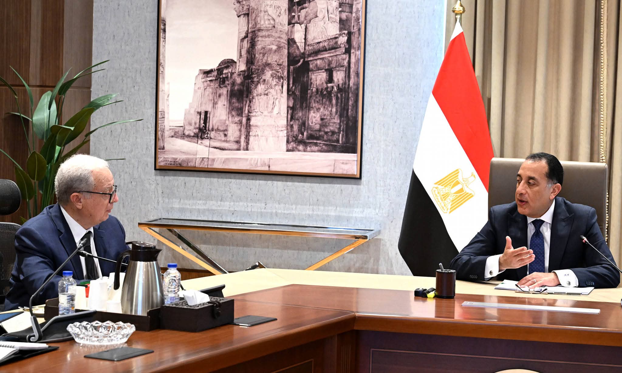 مدبولي يبحث هيكلة الشركات المملوكة للدولة مع نائبه الاقتصادي