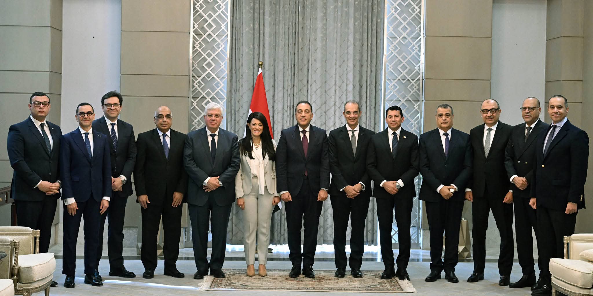 مدبولي يكرم الوزراء السابقين بالعاصمة الادارية ويؤكد استمرارية العمل المؤسسي