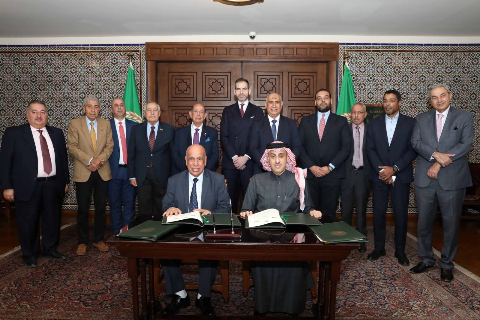 الجامعة العربية والاتحاد العالمي للسيارات يوقعان اتفاقية للنقل والسياحة