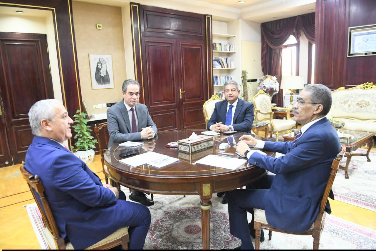 اجتماع تنسيقي بين وزارة الدولة للإعلام ورؤساء الهيئات الإعلامية الثلاث