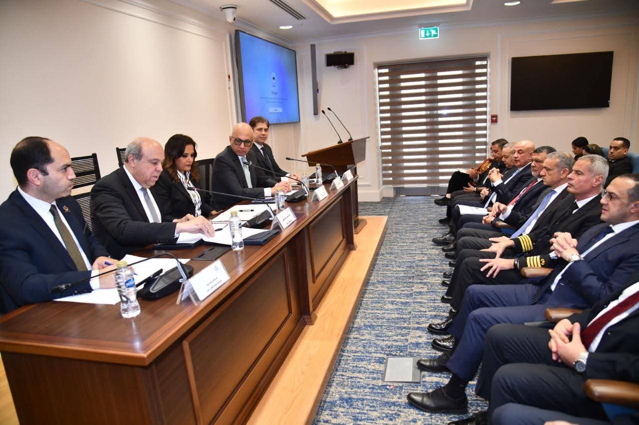 وزير الطيران يستعرض خطة تطوير المطارات المصرية بمجلس النواب