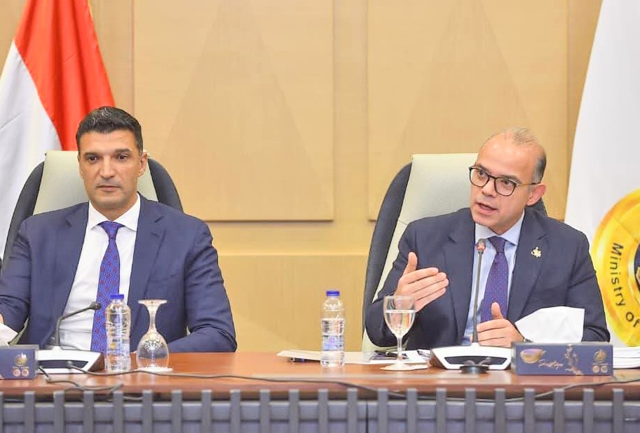 الحكومة تطلق مرحلة جديدة لتعزيز تنافسية الصادرات والاستثمارات