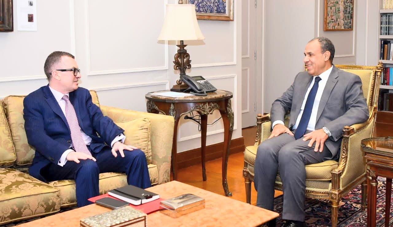 وزيرا الخارجية والتخطيط يبحثان تنسيق الاستثمارات وتعزيز الشراكات الدولية