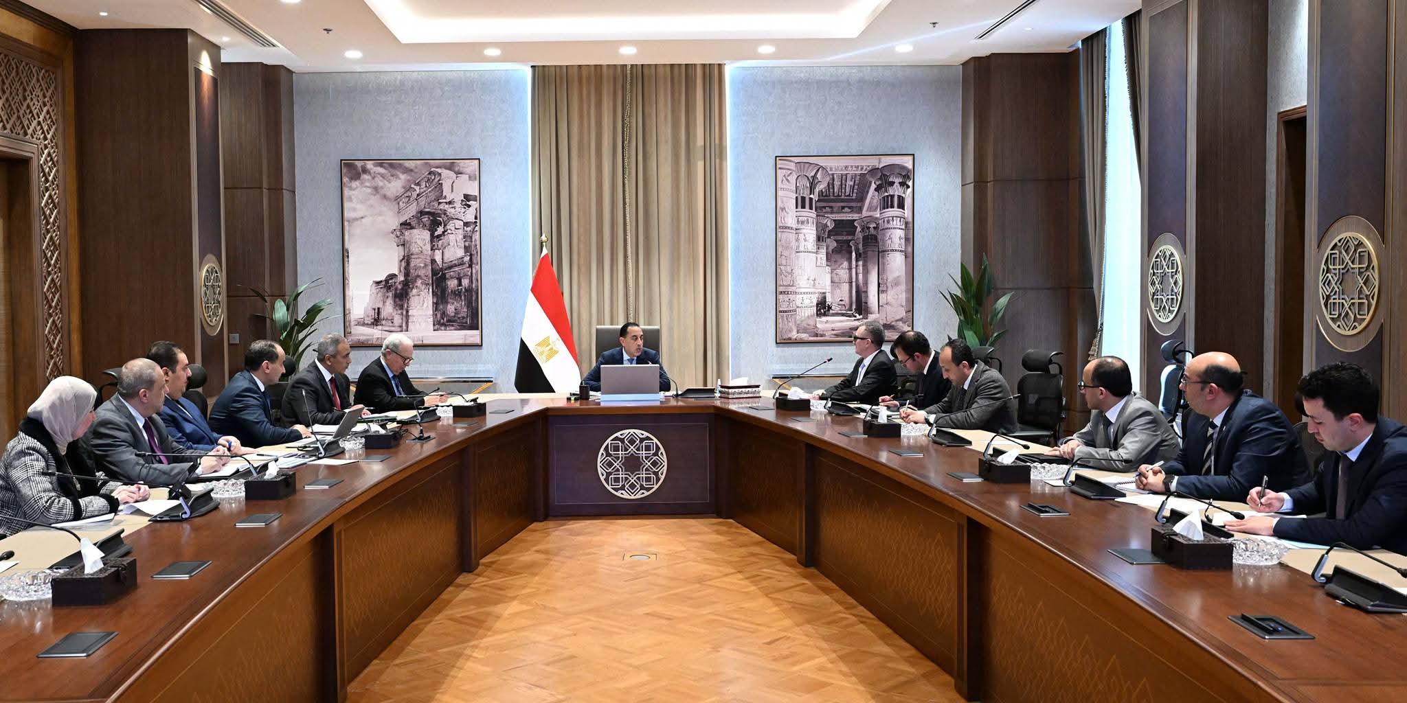 الحكومة تضع برنامجًا اقتصاديًا وطنيًا بأولويات واضحة للسنوات المقبلة