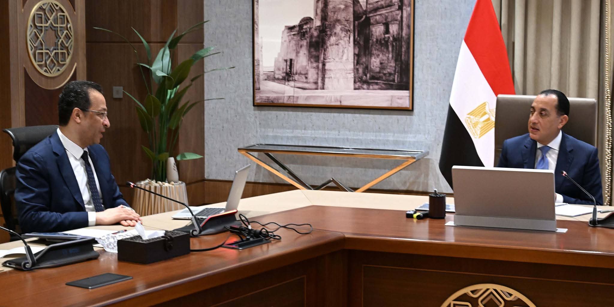 رئيس الوزراء يستعرض خطة الاتصالات لتعزيز الاقتصاد الرقمي المصري