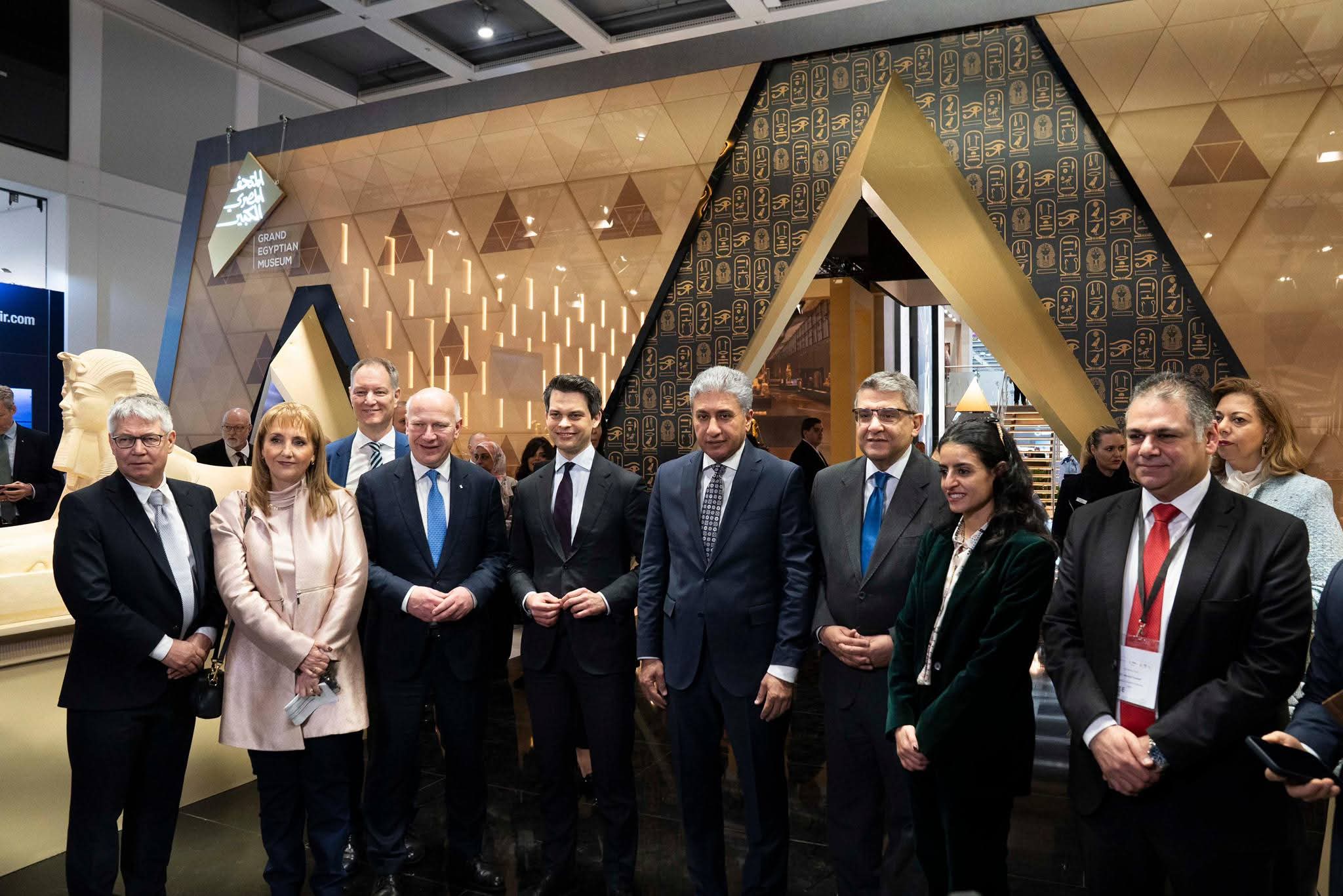 وزير السياحة يستقبل وفوداً دولية داخل جناح مصر ببرلين