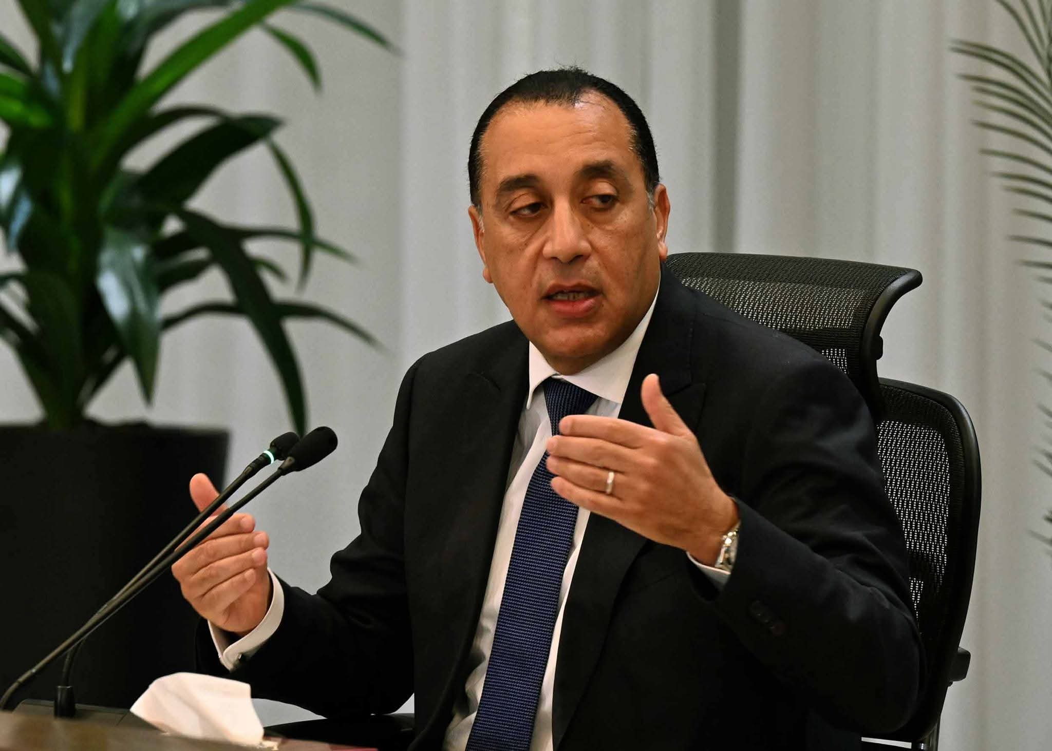 مدبولي يطمئن المصريين: مخزون استراتيجي وتأمين شامل للأسواق