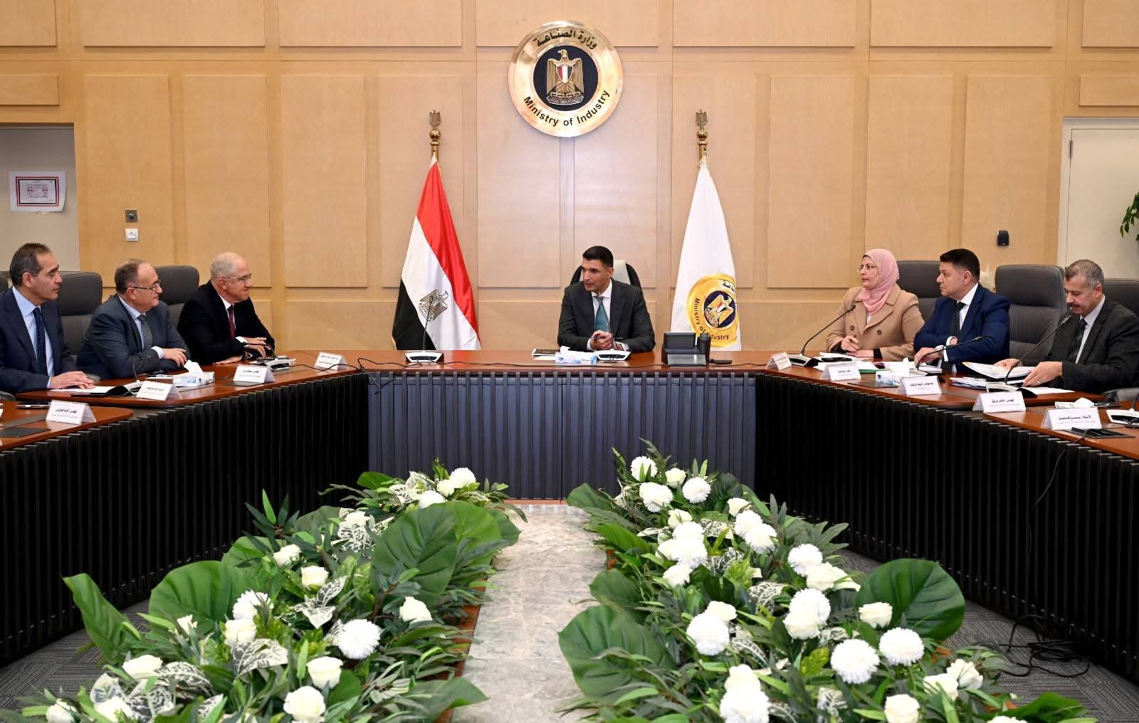 وزير الصناعة يعلن منصة رقمية لتسريع خدمات المستثمرين الصناعيين