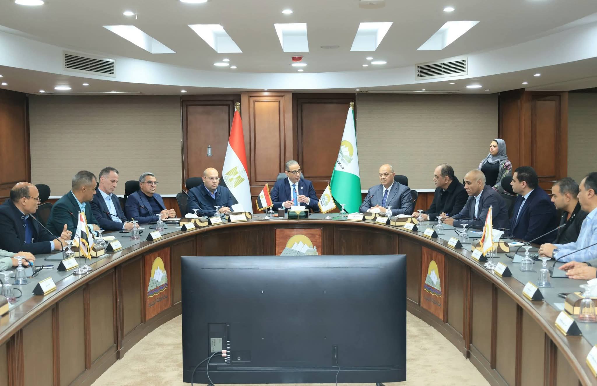 محافظ الجيزة يتابع تنفيذ تكليفات الحكومة لضبط الأسواق والأسعار