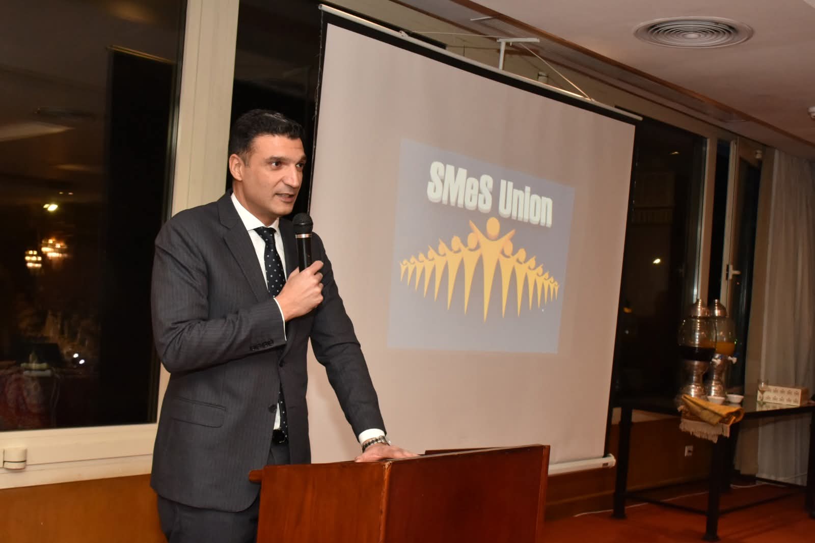 وزير الصناعة يؤكد إنشاء قاعدة بيانات دقيقة لدعم الصادرات الوطنية