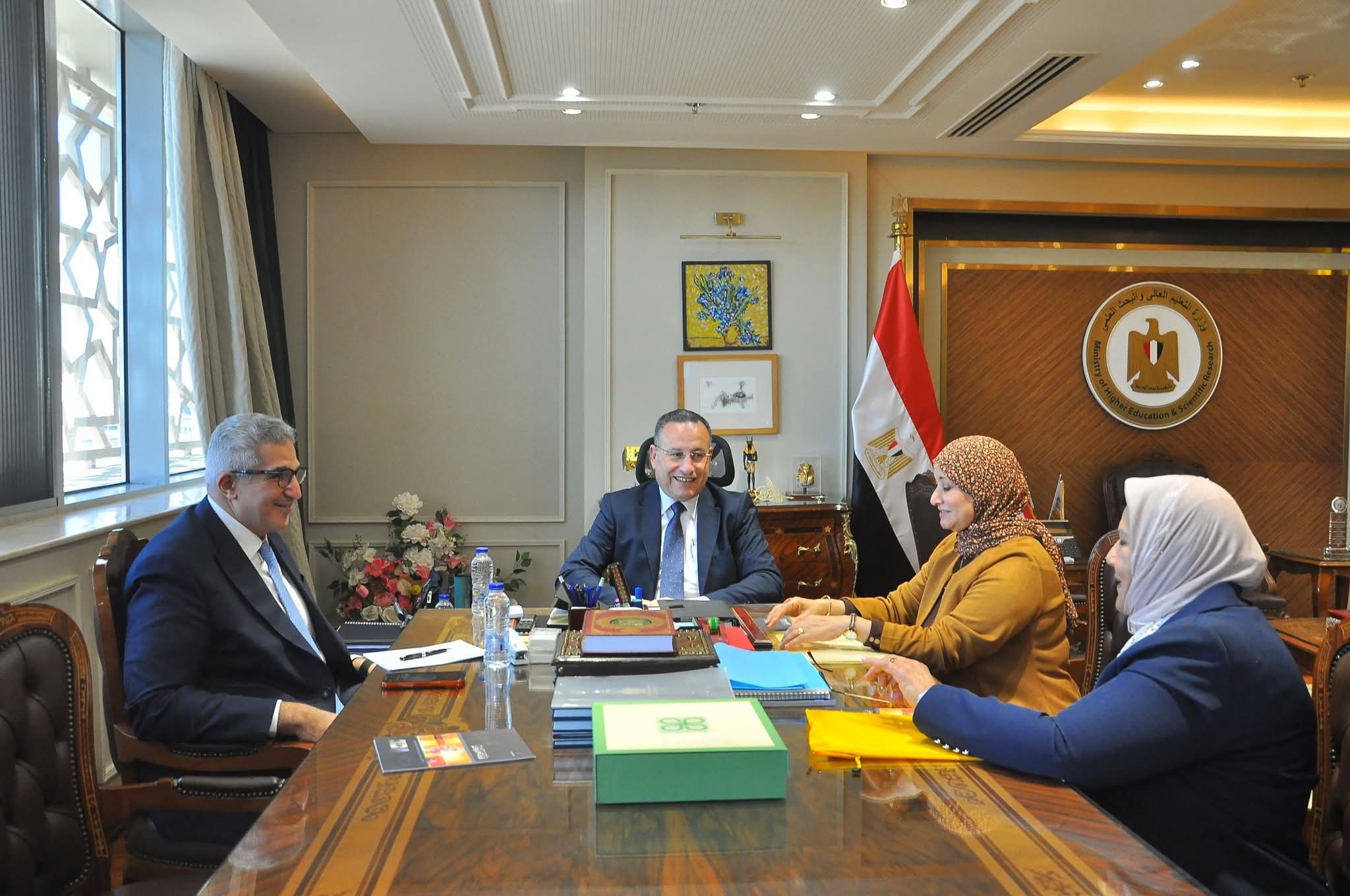 وزير التعليم العالي يقود تطوير كفاءة التمريض بالمستشفيات الجامعية