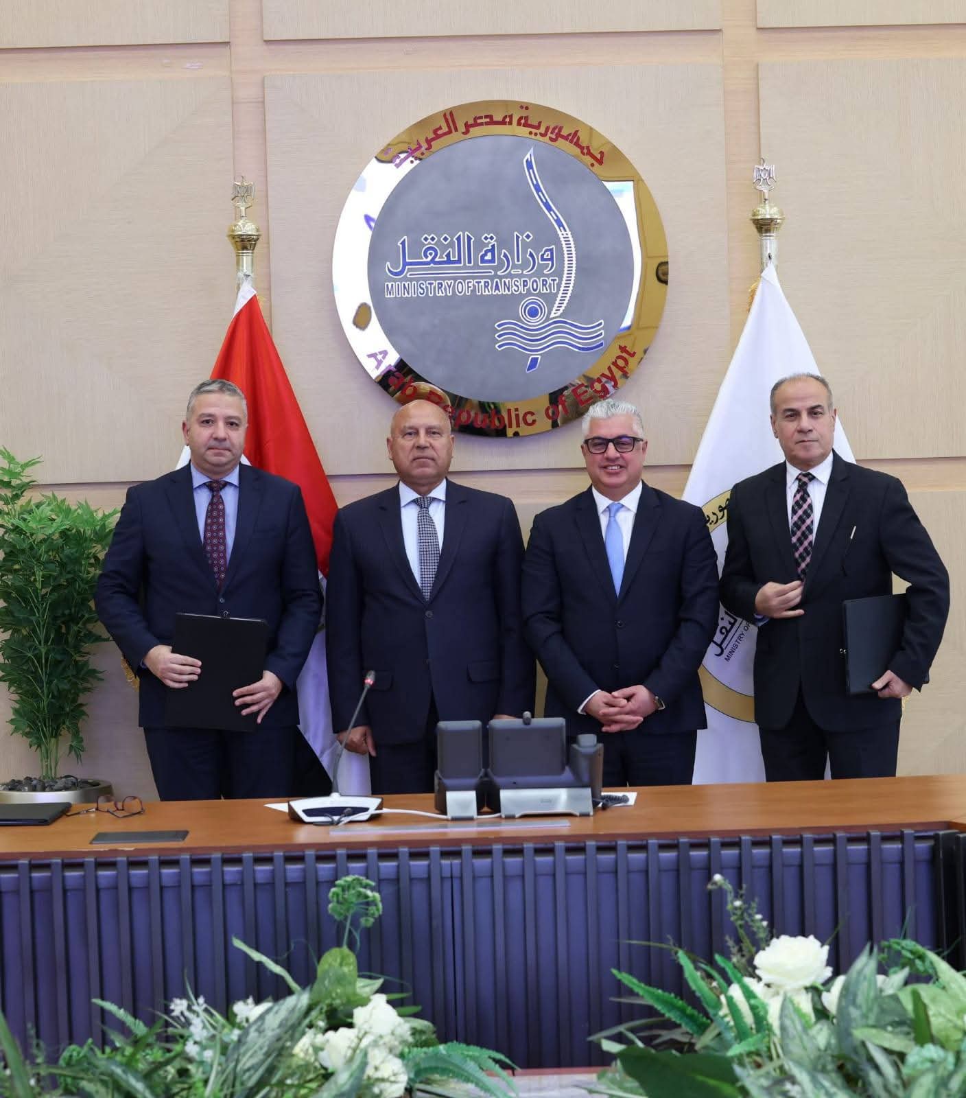 توقيع اتفاقيتين لتطوير وتشغيل محطة بميناء السخنة لتعزيز التجارة العالمية