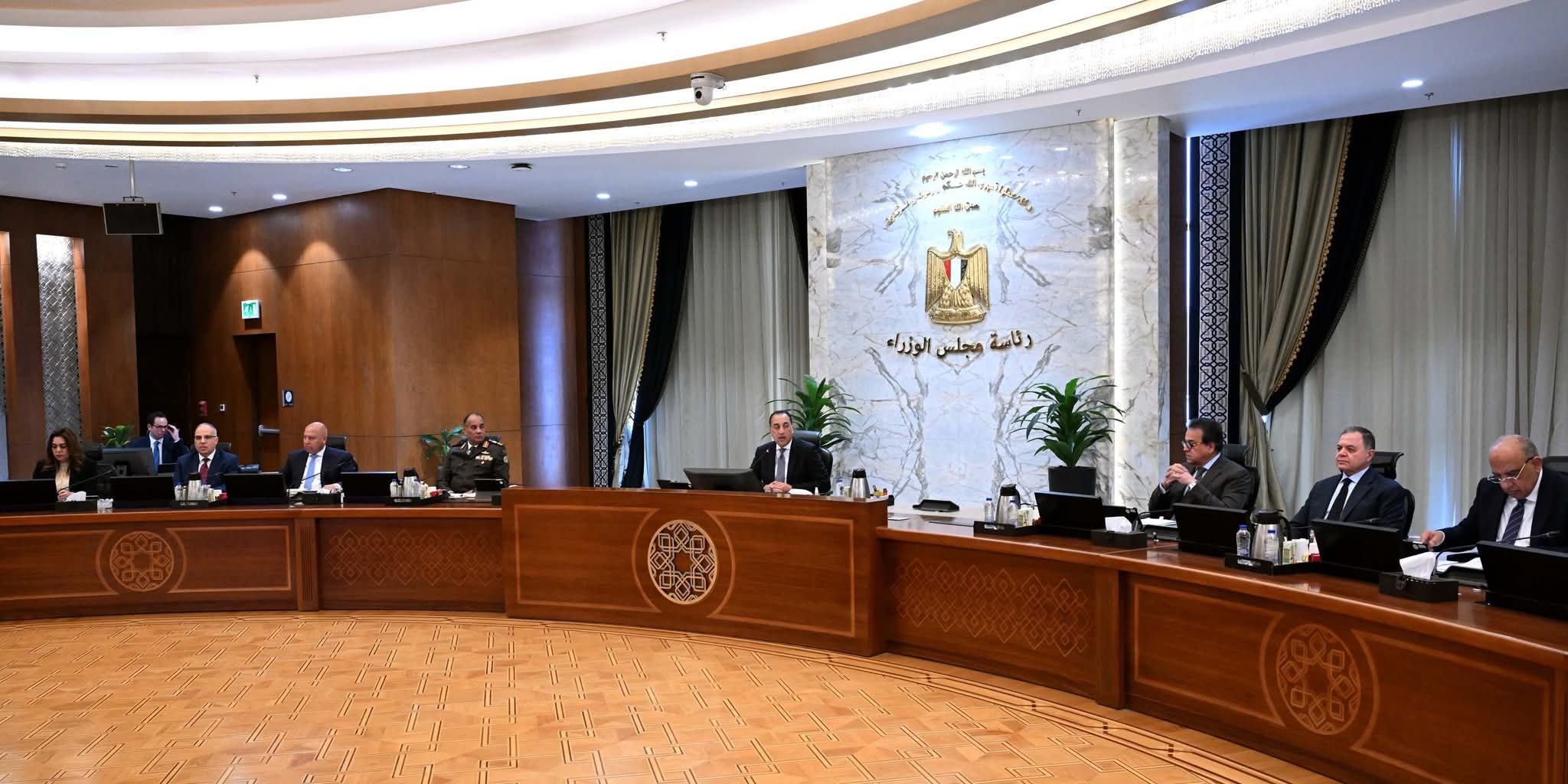 الحكومة تُصدر قرارات استراتيجية لتعزيز النمو الاقتصادي وتحسين جودة الخدمات