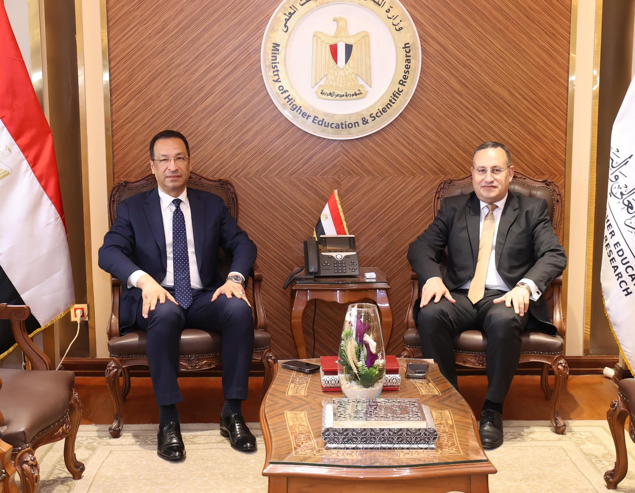 الاتصالات والتعليم العالي يقودان التحول الرقمي وبناء جيل مبتكر في الجامعات